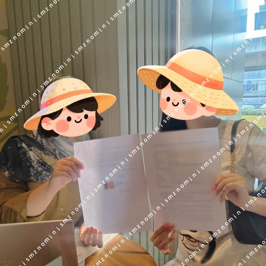 byeoltix customer holding a ticket